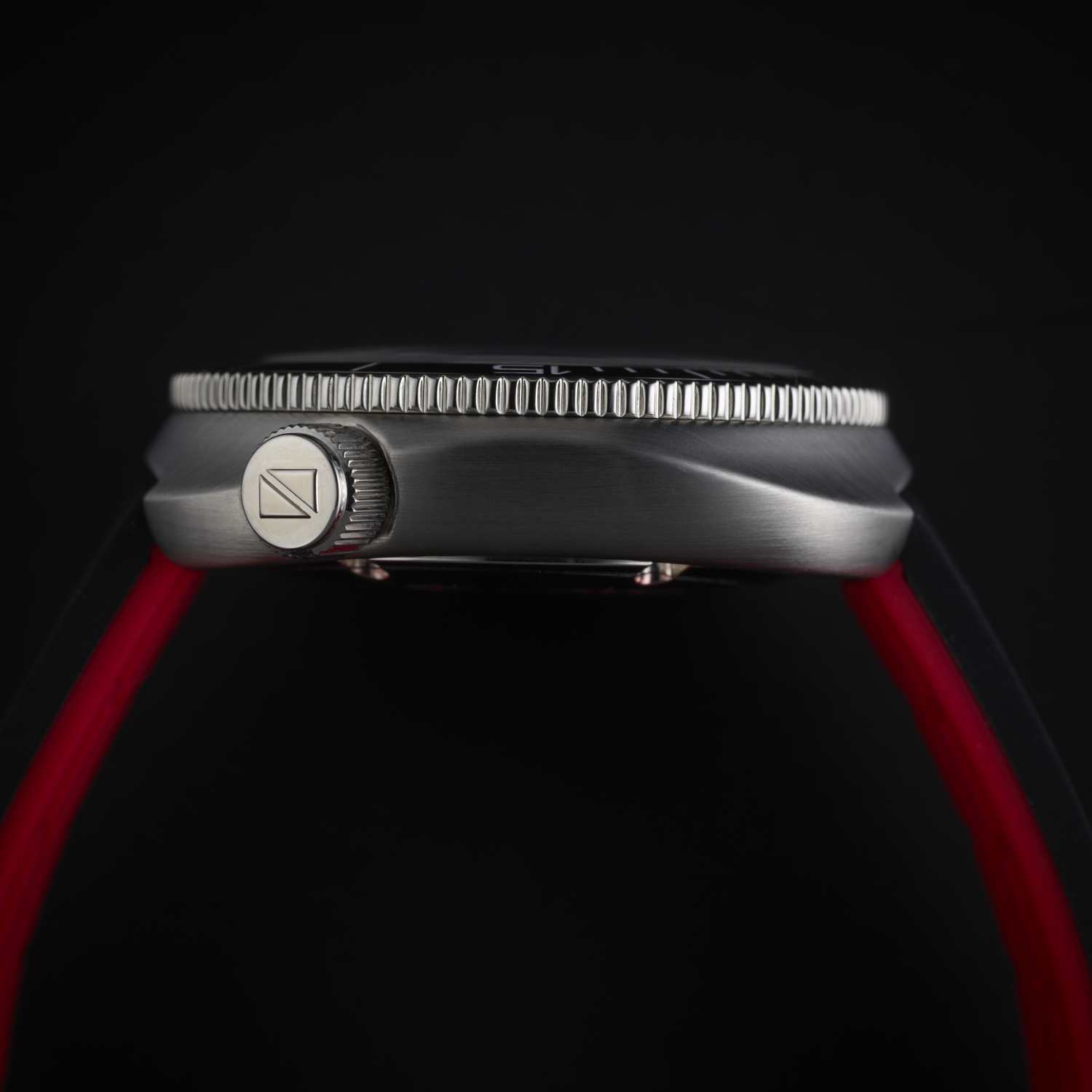 Side profile of Ligure Il Primo LWT21001 stainless steel watch case