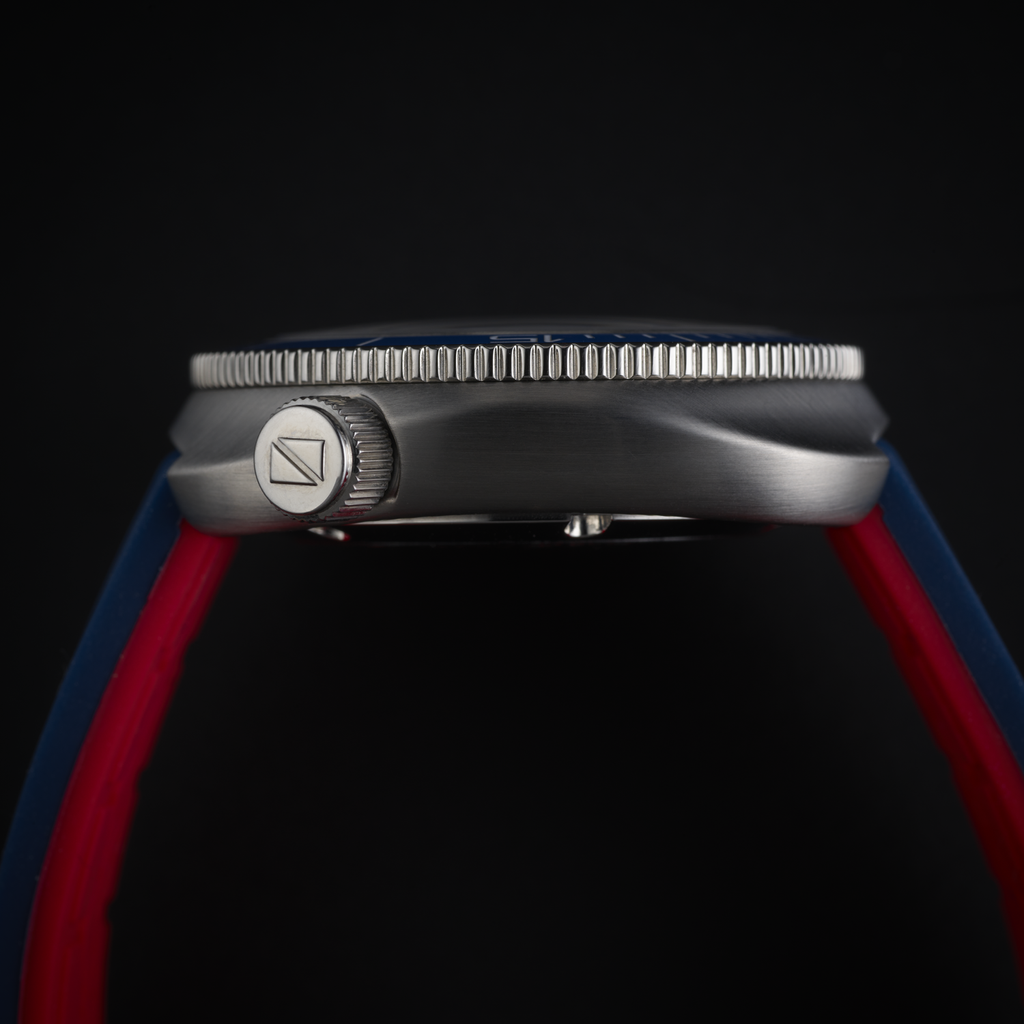 Blue silicone strap with Rosso Tramonto lining on the Ligure Il Primo LWT21009